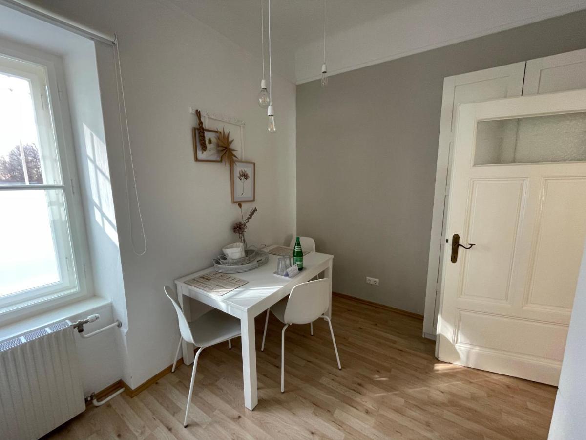 White Flat By Grazrentals With Cool Location & Free Parking Exteriér fotografie